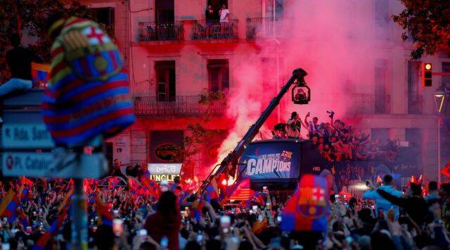 Barcelona in victory parade for men’s and women’s teams1