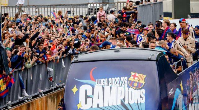 Barcelona in victory parade for men’s and women’s teams9