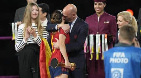 “As the father of three daughters, as a husband…”: Andres Iniesta pens down thoughts on Luis Rubiales kiss controversy3