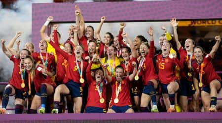 Why was Spain’s women football coach Jorge Vida celebrating alone without his team? Why did the crowd boo him?3